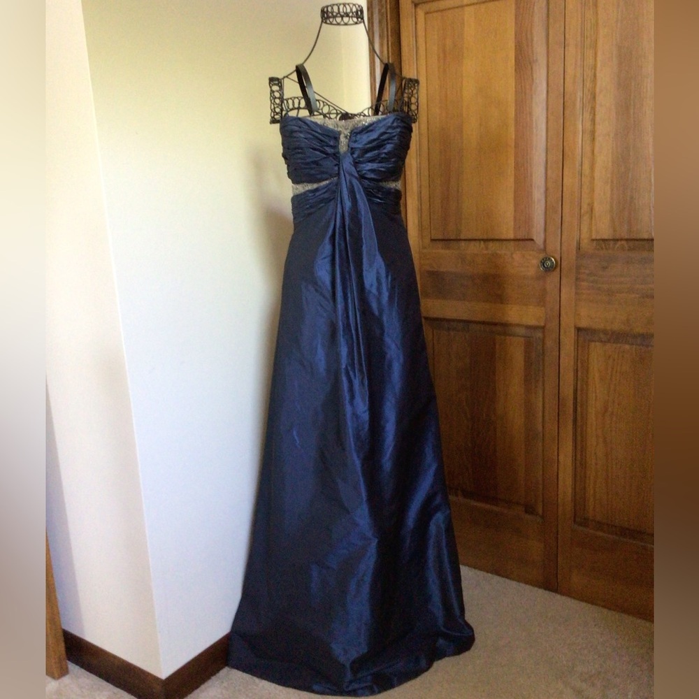 BADGLEY MISCHKA
Silk Long Dress, Size 6 - Picture 1 of 8
